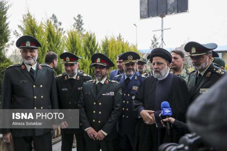 نیروی انتظامی در مقابل تبهکاران و مجرمان باید با اقتدار ظاهر شود