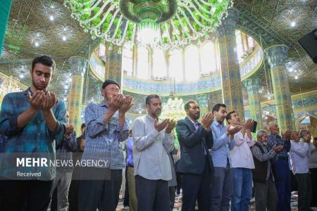 اقامه نماز عید فطر در 18 بقعه متبرکه استان قم - خبرگزاری خبر نو | اخبار ایران و جهان