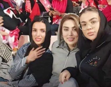 عکس | همسران 3 بازیکن پرسپولیس در ورزشگاه آزادی