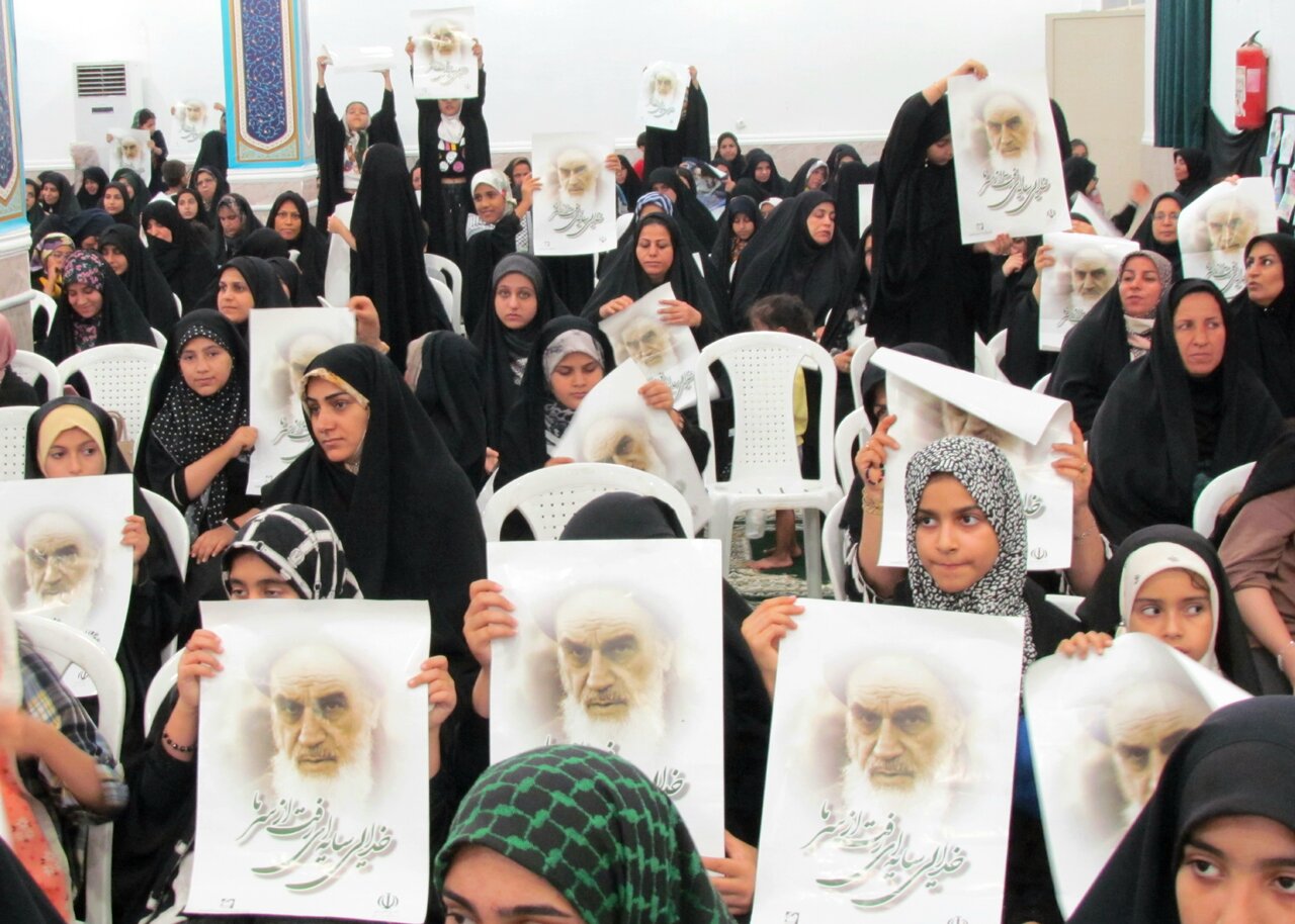 دومین همایش دختران روح الله در شهرستان دیر برگزار شد