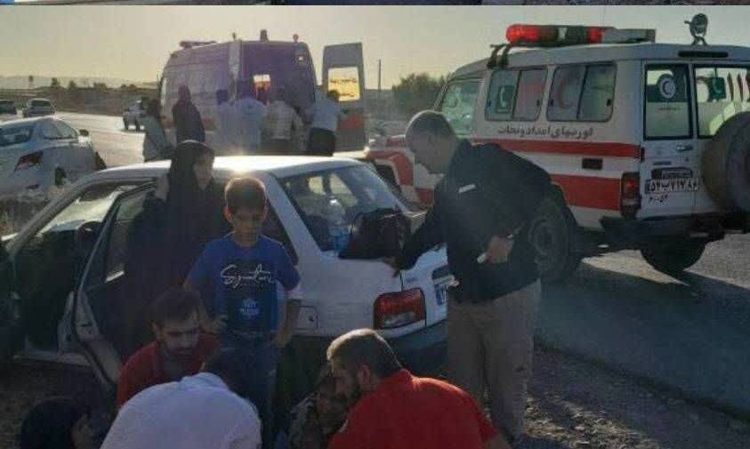  مصدومیت ۱۲ نفر در تصادف زنجیره ای جاده آرادان به گرمسار