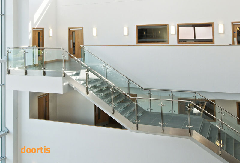 نرده شیشه ای اداري