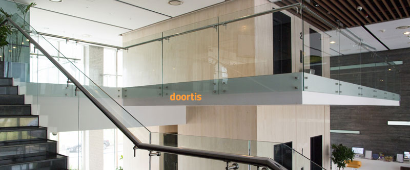 نرده شیشه ای اداری