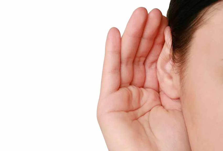 چگونه پادکست‌های داستان‌خوانی به تقویت لیسنینگ کمک می‌کنند؟
